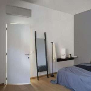 7830011_FTXJ20AS_Daikin_Sfeerafbeelding_01.jpg Daikin Emura binnenunit 2.0 kW R32 zilver (inclusief IR afstandsbediening en WLAN)