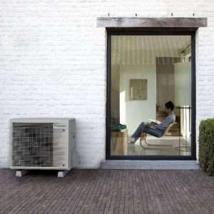 7830030_RXJ20A_Daikin_Sfeerafbeelding_01.jpg Daikin Emura buitenunit 2,0 kW R32