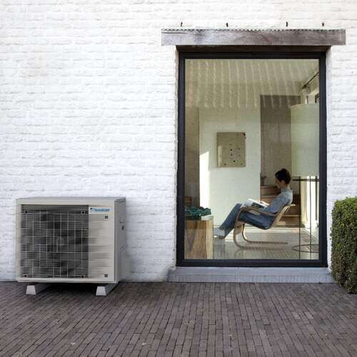 7830030_RXJ20A_Daikin_Sfeerafbeelding_01.jpg Daikin Emura buitenunit 2,0 kW R32