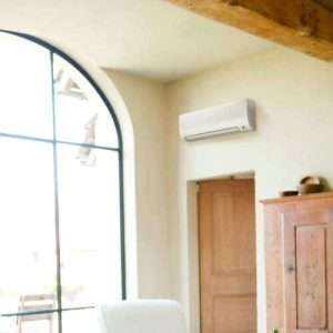 7831701_Onbekend_Daikin_Sfeerafbeelding_01.jpg Daikin Comfora binnen + buitenunit 2,0 kW R32 (inclusief IR afstandsbediening)
